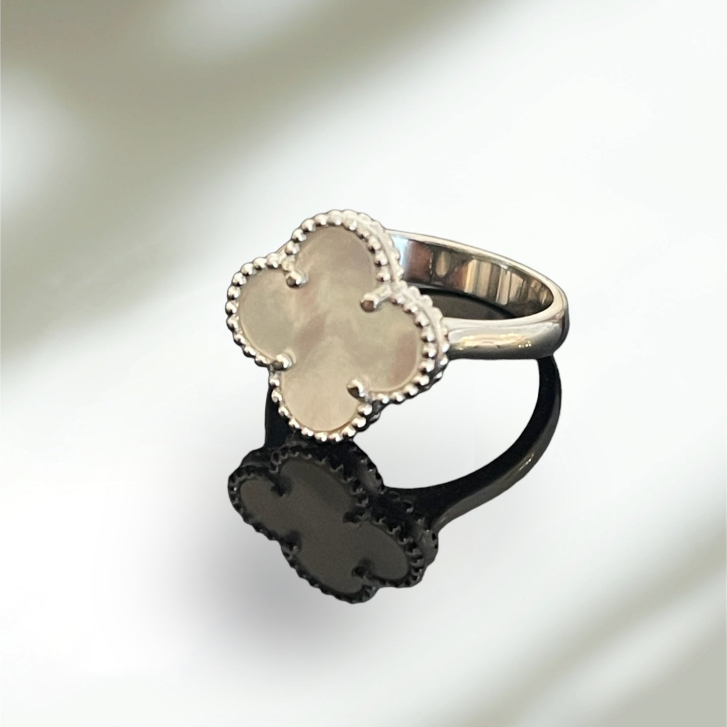 Clover Ring